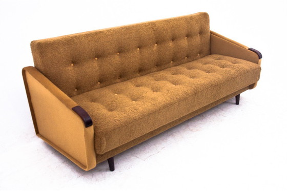 Image 1 of Gelbes Bouclé-Sofa aus der Mitte des Jahrhunderts, Dänemark, 1960er Jahre.
