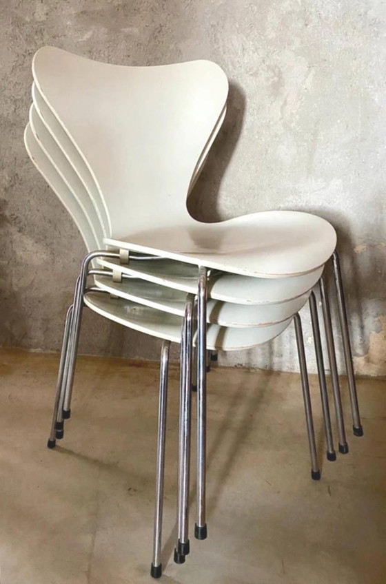4 Danish chairs by Arne Jacobsen – Fritz Hansen, Dining chairs, Wood, Metal (photo 6 of 11)