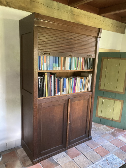 Armario con persiana enrollable de roble