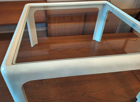 Image 1 of Couchtisch aus der Mitte des 20. Jahrhunderts, weiß lackiertes Holz mit Glasplatte, Italien, 1960er Jahre
