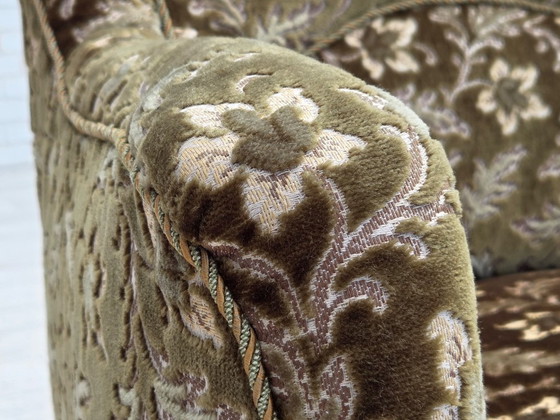 Image 1 of Poltrona danese, anni '50, rivestimento in velluto verde, gambe in legno di frassino.