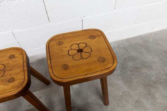 Image 1 of Set di 4 sgabelli brutalisti, fatti a mano, anni '60, design floreale