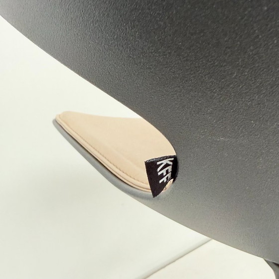 Image 1 of Fauteuil pivotant KFF en cuir naturel