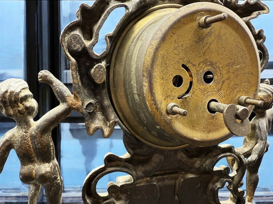 Image 1 of Elegant shelf clock in baroque/rococo style