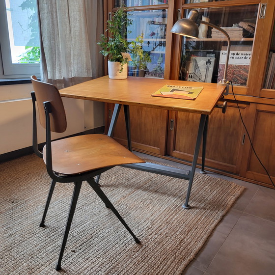 Image 1 of Table et chaise d'architecte Friso Kramer