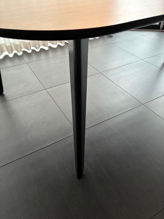 Image 1 of Table de salle à manger Leolux Bondi T02-901