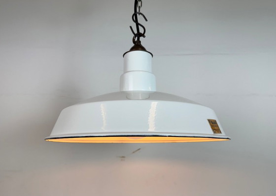 Image 1 of Industriële witte geëmailleerde fabriekshanglamp van Quadrangle Mfg. Co., jaren 60