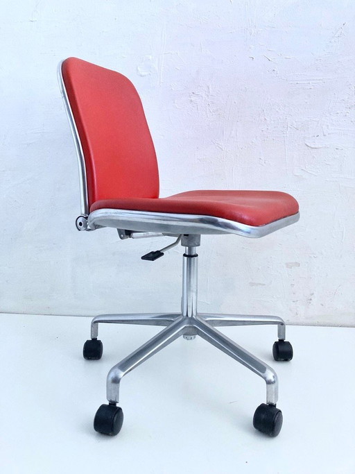 Height-adjustable leather office chair, Supporto design by Frederick Scott for Hille