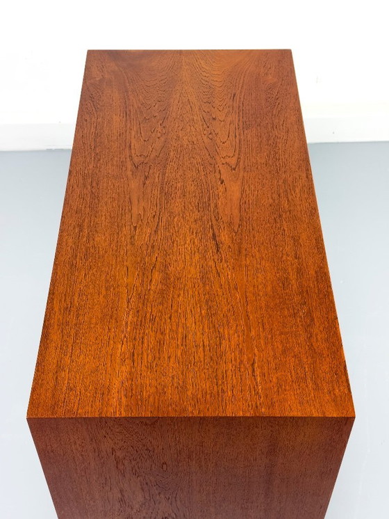 Image 1 of Teakhouten Ry-100 kast van Hans J. Wegner voor Ry Møbler, jaren 60