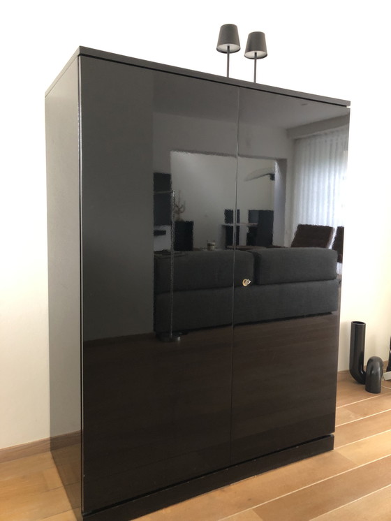 Image 1 of CASSINA nera molto eccedente a 2 ante con ripiani a incastro