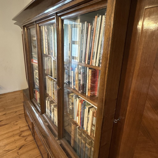 Wall cabinet, display case, bookshelf, classicism
