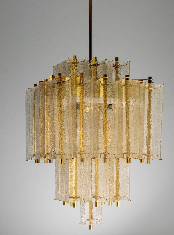 Image 1 of Kroonluchter van messing en gestructureerd ijsglas, jaren 50, Oostenrijk