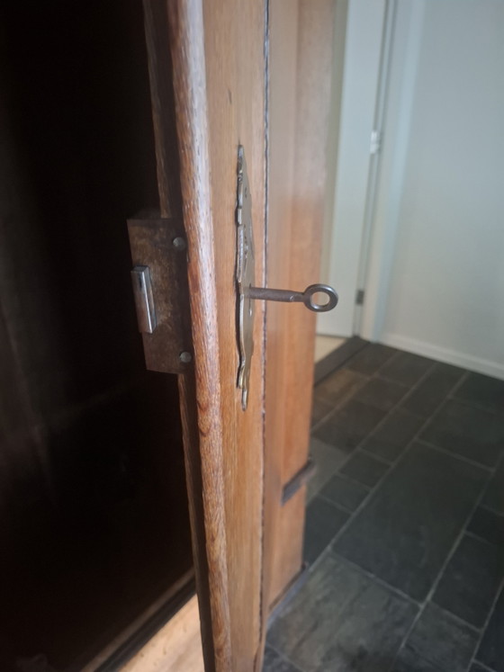 Image 1 of Antieke eiken tuigkast