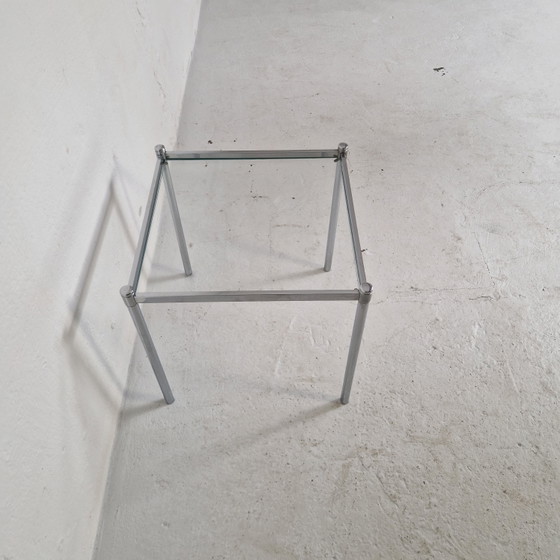 Image 1 of Table d'appoint vintage tendance avec plateau en verre