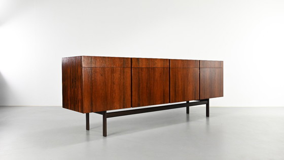 Image 1 of Ib Kofod-Larsen, Rozenhout Credenza. Denemarken, ca.1960