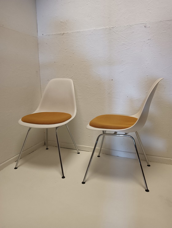 Image 1 of 4 x Vitra Eames DSX-stoelen