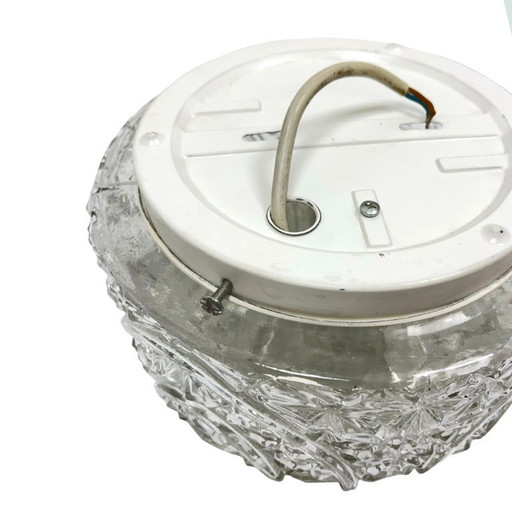 Plafoniera rotonda WILA degli anni '70, realizzata in vetro pressato spesso. – plafondlampen, Glass, Metal (photo 2 of 8)