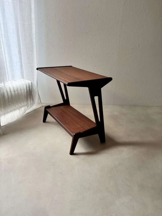 Image 1 of Tavolino laterale in teak dalla forma organica degli anni Sessanta