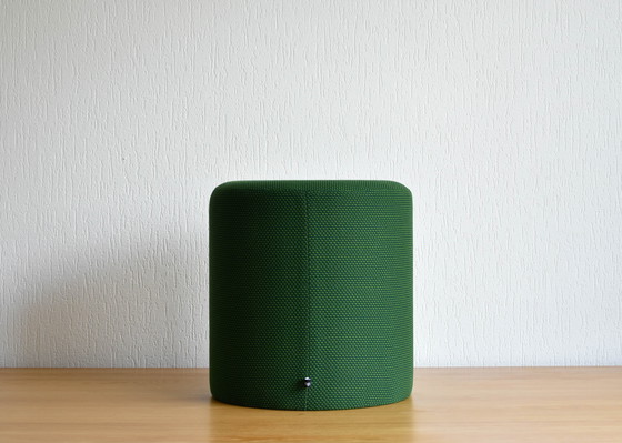 Image 1 of Reposapiés redondo verde en tejido Kvadrat Drop - Ø37cm x H40cm