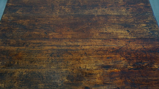 Image 1 of Quadratischer antiker südeuropäischer Couchtisch aus dem frühen 19.