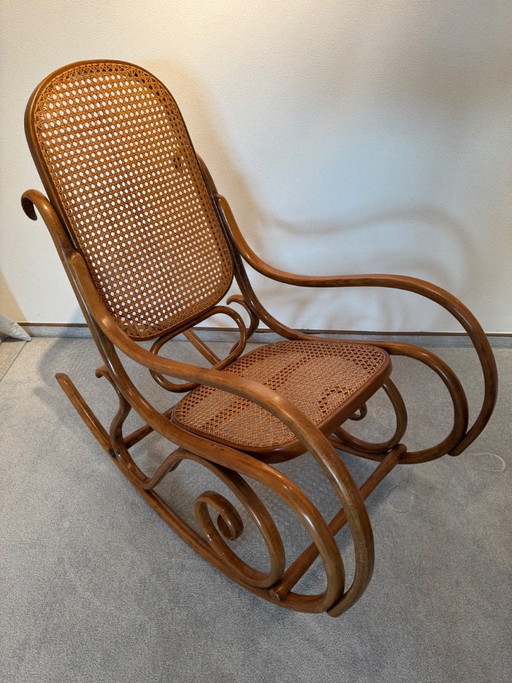 Originele Thonet Schommelstoel Model 825 (Jaar 1966) – Uitstekende Staat