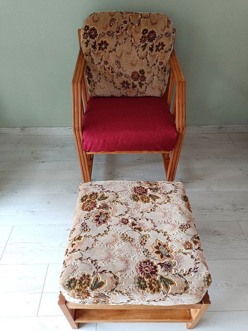 Fauteuil en bois massif et repose-pieds vintage