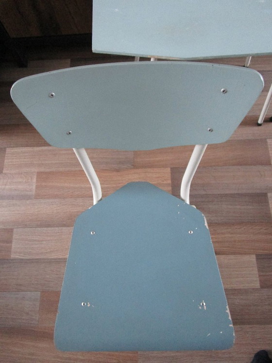 Image 1 of Ensemble d'appoint composé de 2 chaises et d'une table, années 1950.