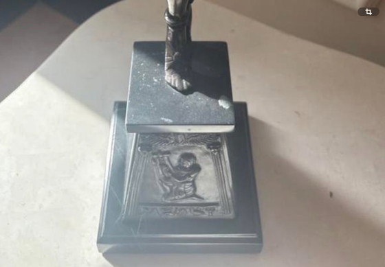 Image 1 of Scultura in bronzo in stile Art Déco su base di marmo