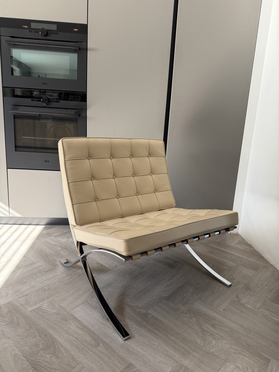 Knoll Barcelona Stoel – Stoelen / fauteuils, Leather, Metal (photo 9 of 15)