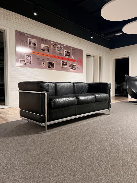 Image 1 of Cassina Corbusier LC2 3 posti