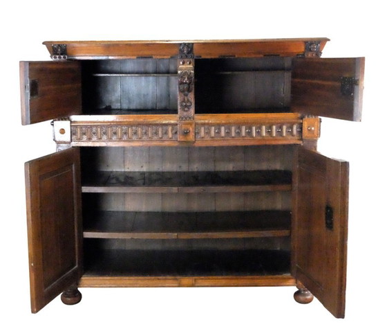 Image 1 of Prachtige 17de eeuwse Zeeuwse kast. 