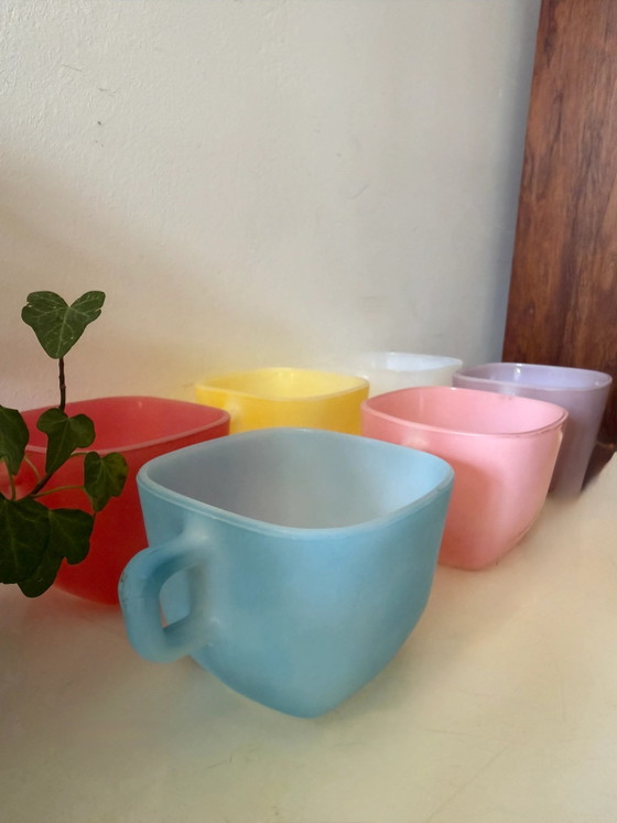 Arcropal France Opaline Pastel Mugs – Crockery, Vintage (photo 4 of 6)