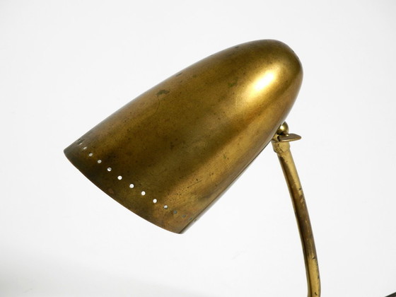 Image 1 of Lampe de table en laiton, rare et exceptionnelle, de style moderne du milieu du siècle.
