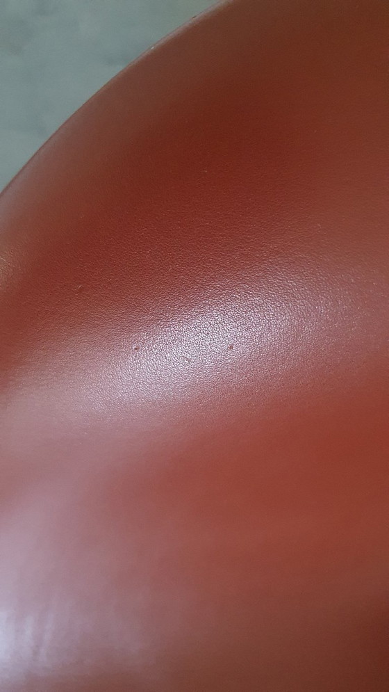 Image 1 of Poltrone a forma di cigno di Fritz Hansen in pelle rosso-marrone, 2 pezzi