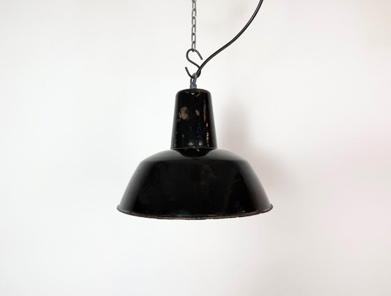 Industrial Black Enamel Factory Pendant Lamp, 1950s, Metal, Industrieel (photo 2 of 15)