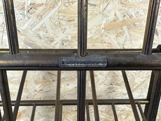 Image 1 of Porte-revues Wiener Werkstätte Autriche En acajou & laiton Vers 1900