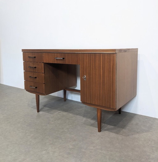 Bureau vintage à cinq tiroirs