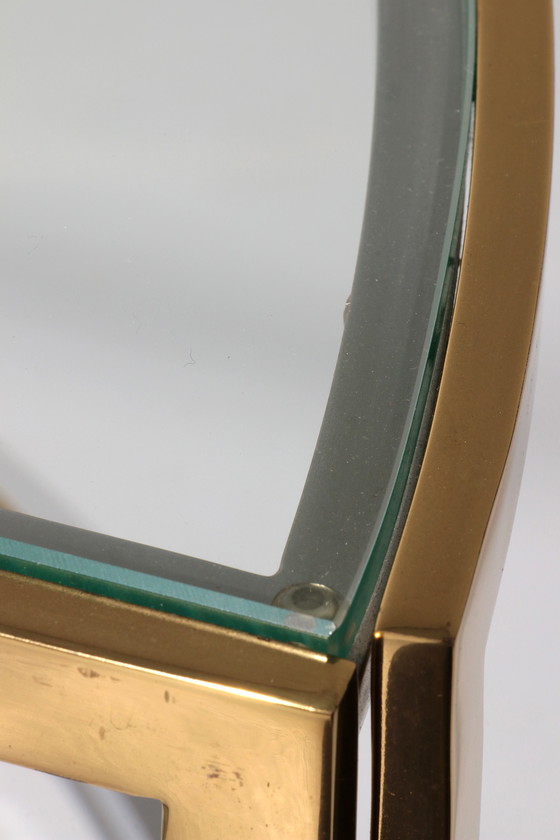 Image 1 of Table basse Maison Charles en laiton, chrome et verre Elégante des années 1970