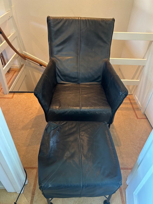 2 fauteuils Montis Charley en cuir noir et 1 pouf noir