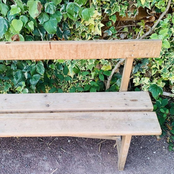 Image 1 of Ancien banc d’église en bois avec dossier -3 mètres -