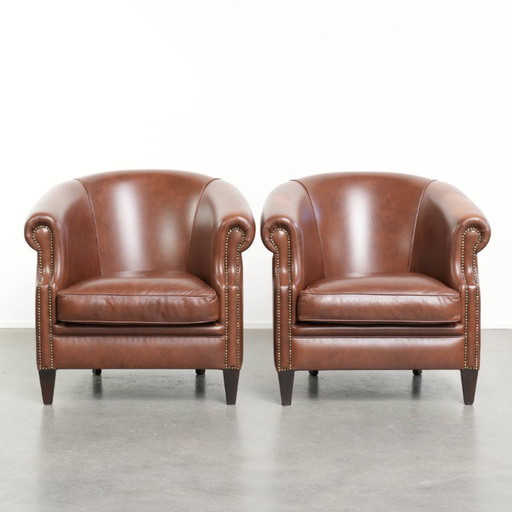 2 poltrone club in stile inglese, belle e comode, in pelle di vacchetta color cognac.