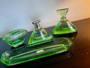 Set da toeletta Art Déco in 4 pezzi con vetri all'uranio (circa anni '30)