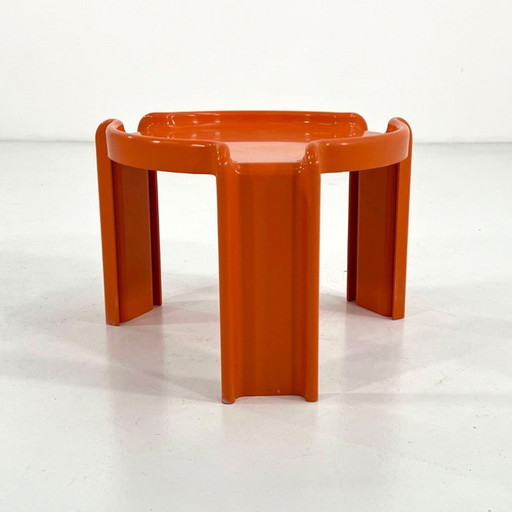 Mesa auxiliar naranja de Giotto Stoppino para Kartell, años 70
