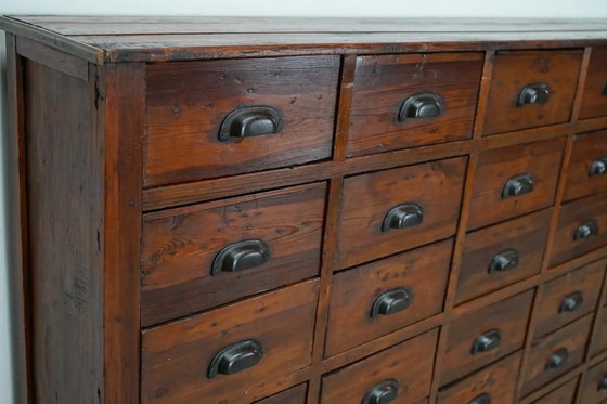 Image 1 of Grote antieke Franse grenen apothekerskast, begin 20e eeuw