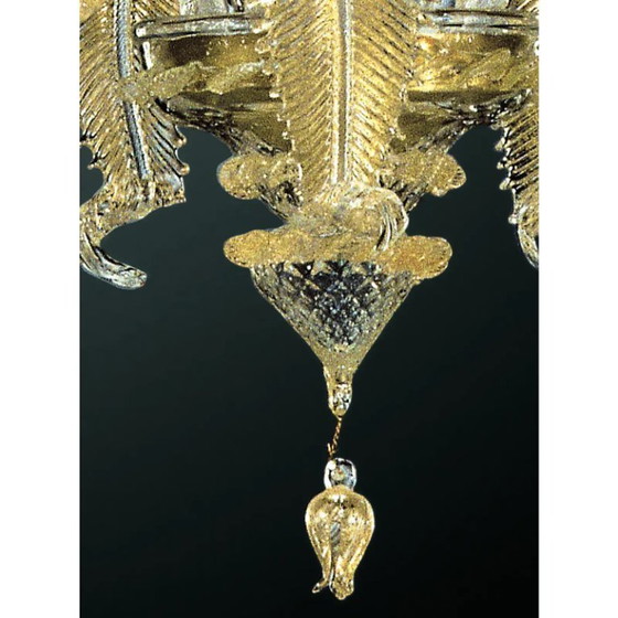 Image 1 of Lámpara de araña de lujo veneciana con diseño floral y detalles en pan de oro de Murano — Soplada a mano
