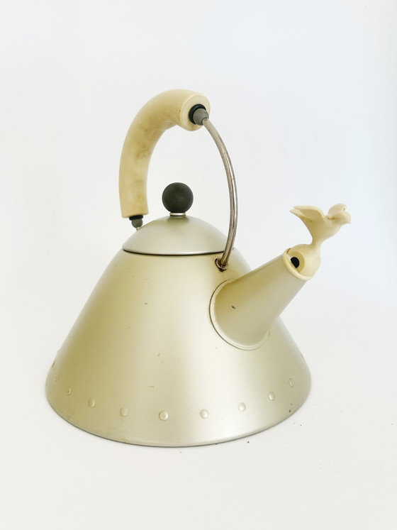 Image 1 of Alessi – Zeldzame designwaterkoker 9093 van Michael Graves (lichtgrijs)


