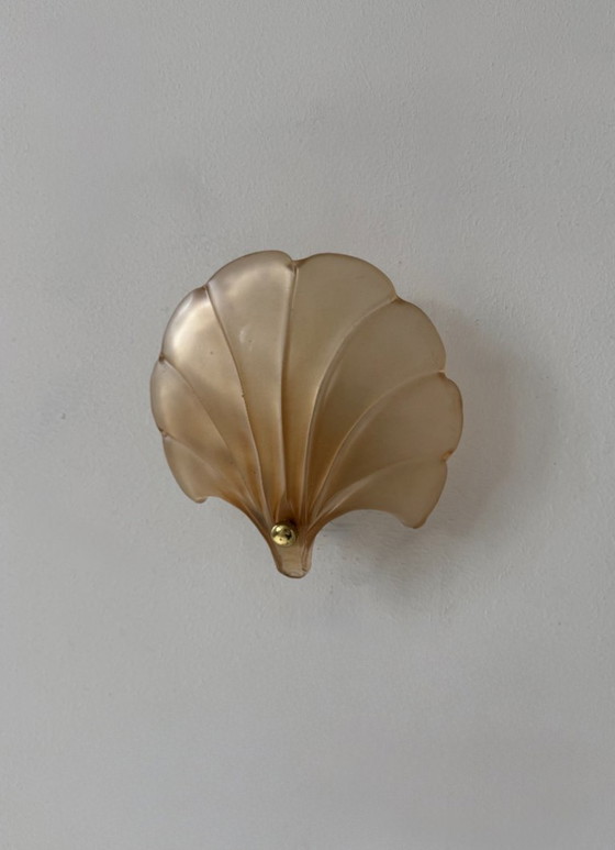 Image 1 of Applique vintage coquillage, verre ambré, France, 1970