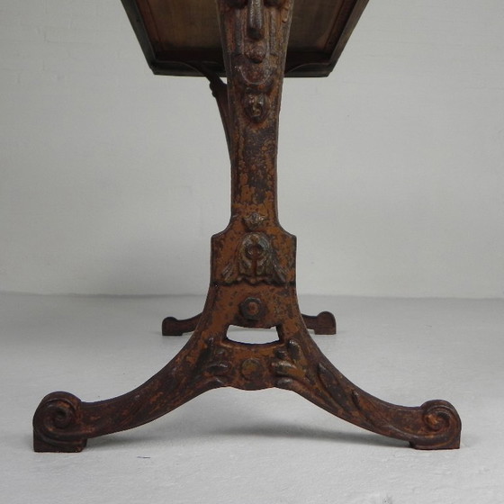 Image 1 of Table de bistrot Art Déco avec plateau en chêne sur piétement en fonte