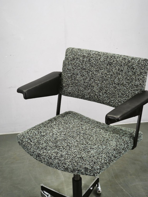 Silla de oficina giratoria André Cordemeyer para Gispen, Países Bajos, años 60 – Sillas giratorias, Metal (photo 10 of 14)