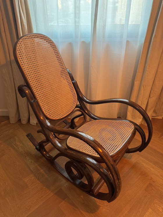 Image 1 of Sedia a dondolo Thonet d'epoca